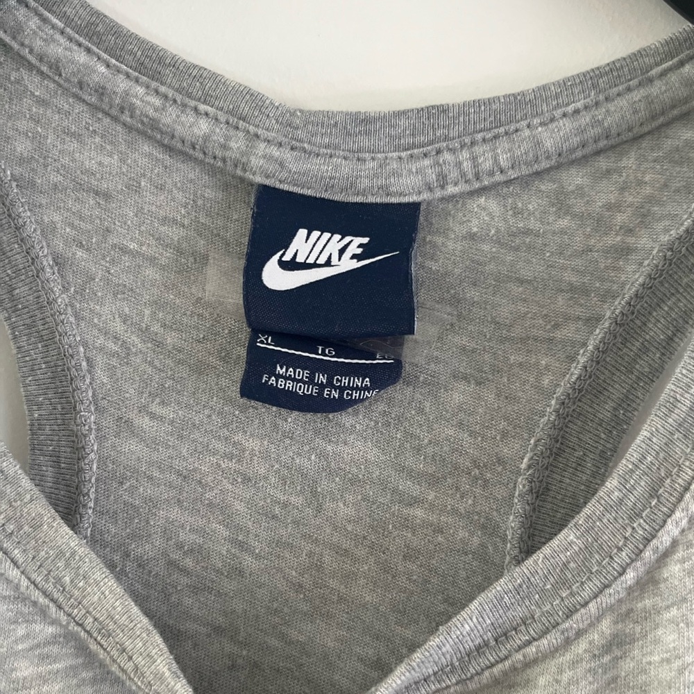 Nike Workout Tank - Picture 2 of 3